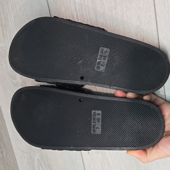 Steve Madden Women Zoray Black Quilted Slides with Gold Chain Sandals Sz 9 - Picture 10 of 11